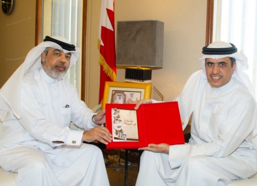 تسلم إصدارات علمية لباحثين ومؤلفين…وزير الإعلام يشيد بالإسهامات الوطنية في مجال التأليف والبحث العلمي