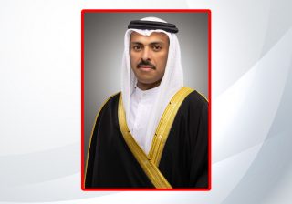 وزير الإعلام يهنئ رئيس وأعضاء مجلس إدارة جمعية الصحفيين البحرينية