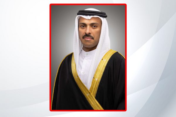 وزير الإعلام يهنئ رئيس وأعضاء مجلس إدارة جمعية الصحفيين البحرينية