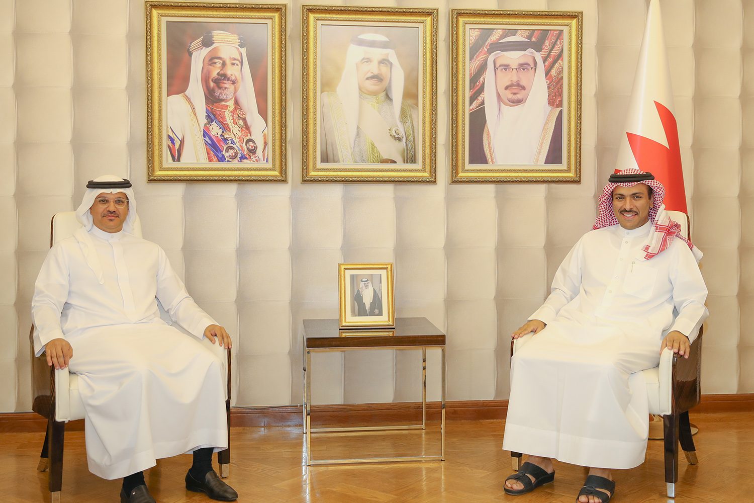 وزير شؤون الإعلام يستقبل رئيس هيئة البحرين للثقافة والآثار