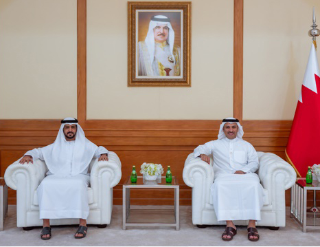 Information Minister receives UAE ambassador to Bahrain