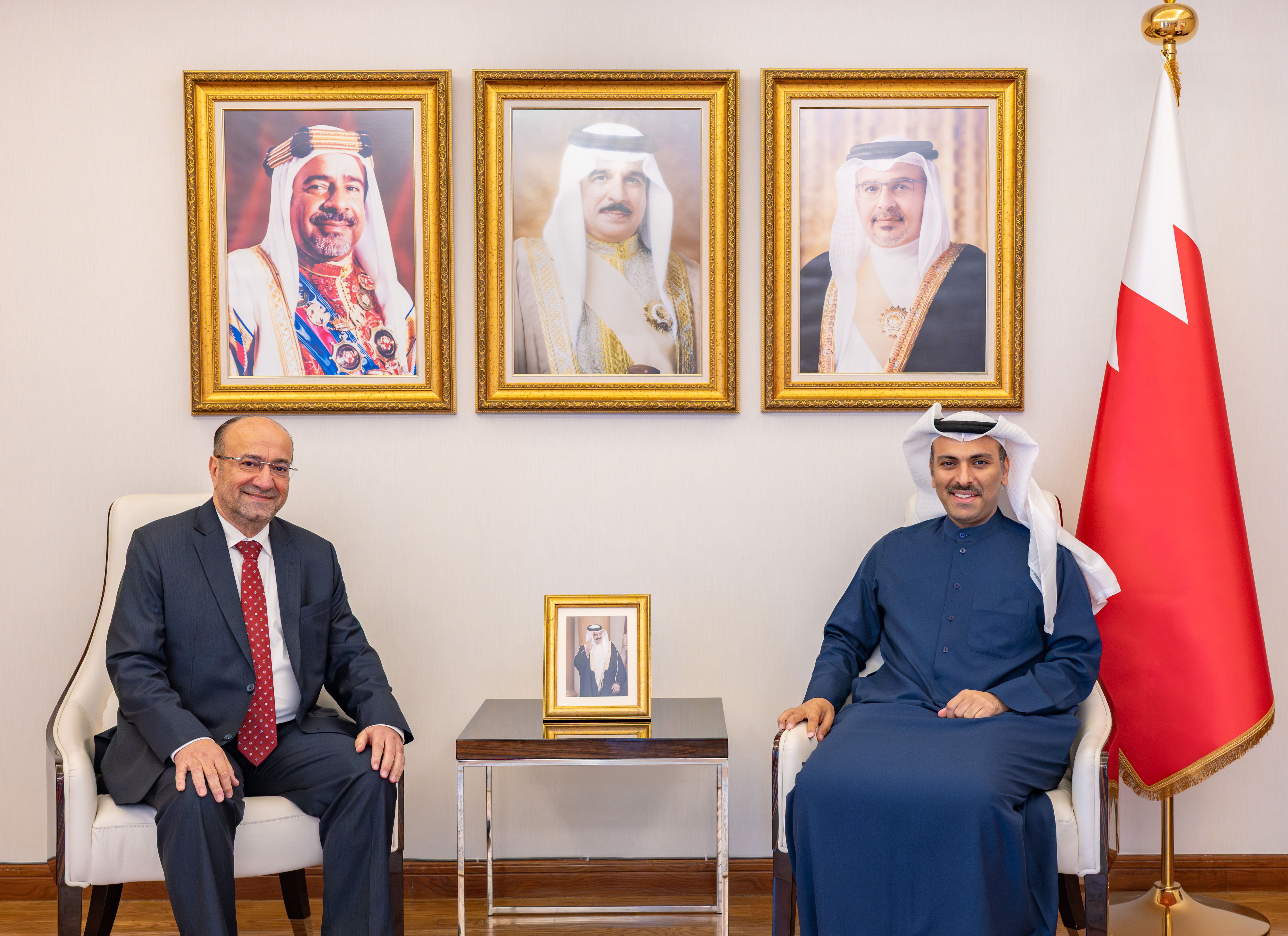 وزير الإعلام يستقبل السيد زهير توفيقي رئيس تحرير صحيفة البلاد